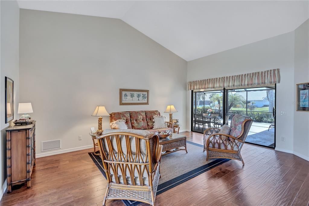 En Venta: $699,000 (3 camas, 2 baños, 2001 Pies cuadrados)