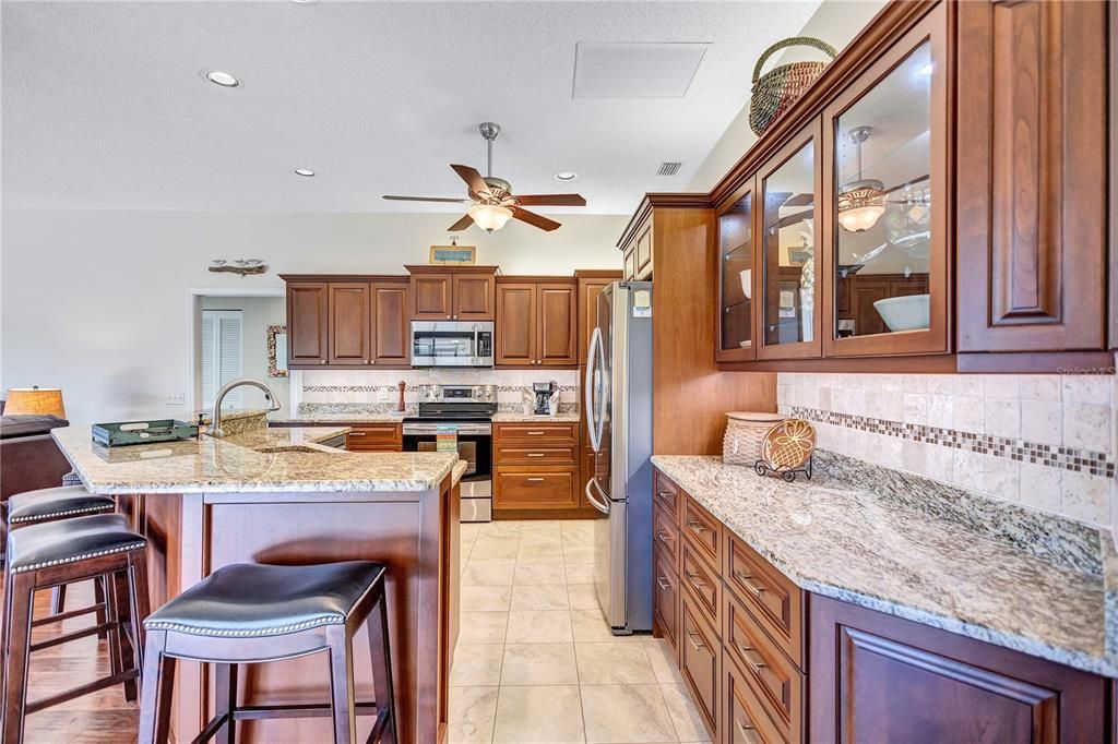 En Venta: $699,000 (3 camas, 2 baños, 2001 Pies cuadrados)