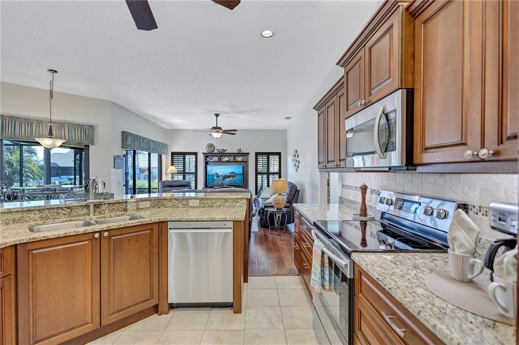 En Venta: $699,000 (3 camas, 2 baños, 2001 Pies cuadrados)