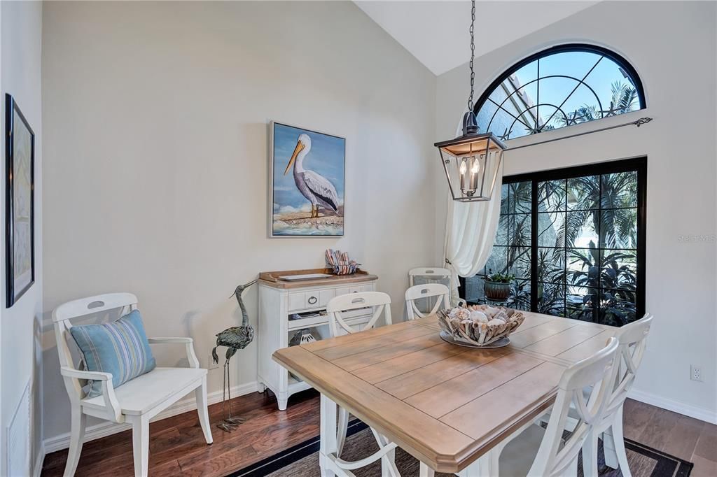 En Venta: $699,000 (3 camas, 2 baños, 2001 Pies cuadrados)