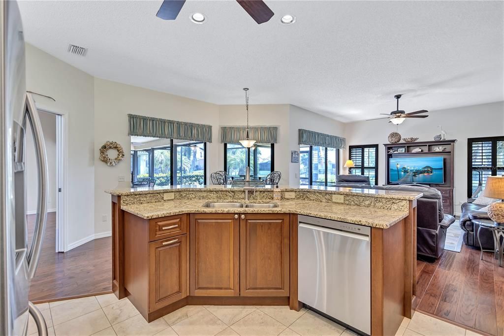 En Venta: $699,000 (3 camas, 2 baños, 2001 Pies cuadrados)