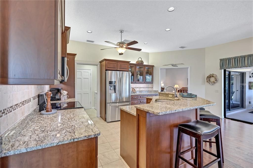 En Venta: $699,000 (3 camas, 2 baños, 2001 Pies cuadrados)