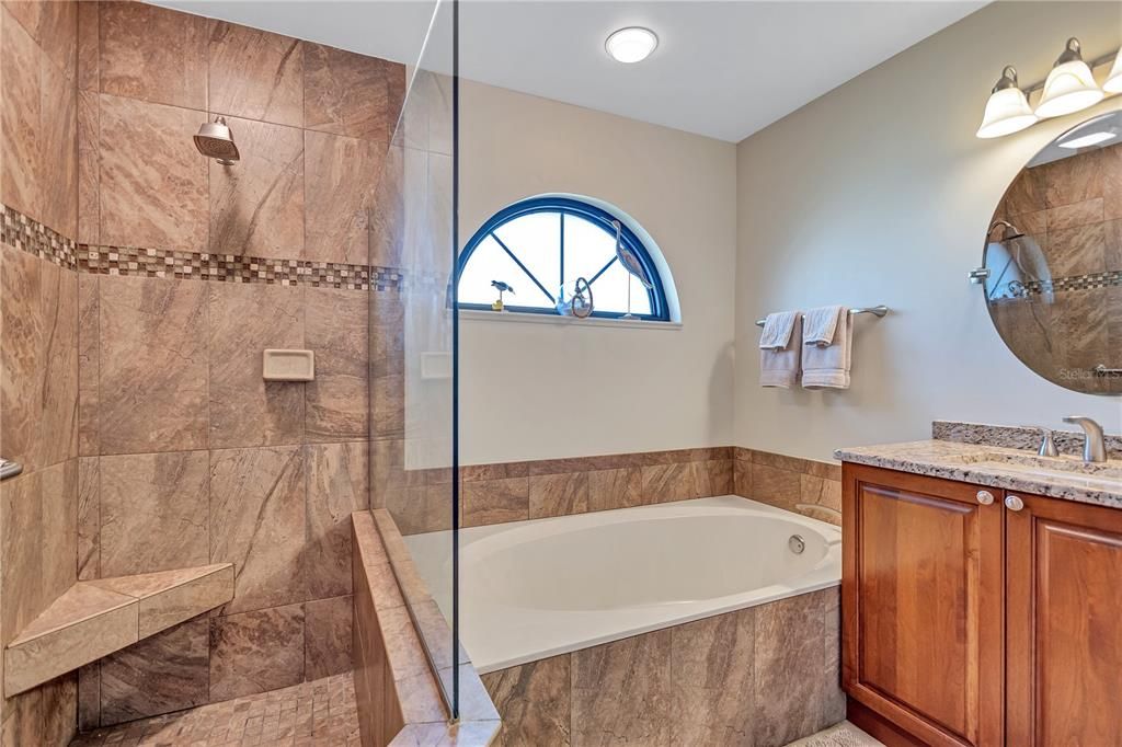 En Venta: $699,000 (3 camas, 2 baños, 2001 Pies cuadrados)