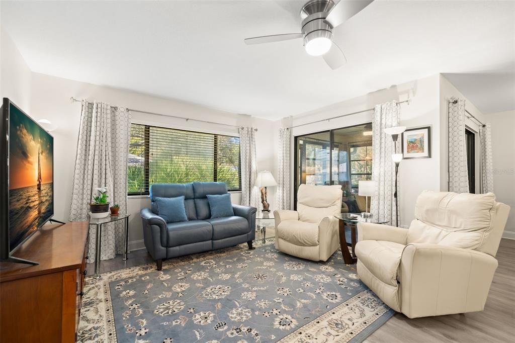 For Sale: $249,900 (2 beds, 2 baths, 1020 Square Feet)