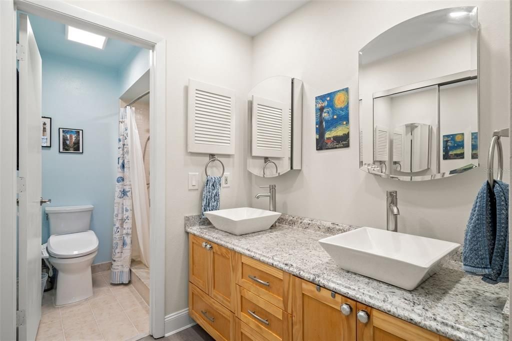 For Sale: $249,900 (2 beds, 2 baths, 1020 Square Feet)