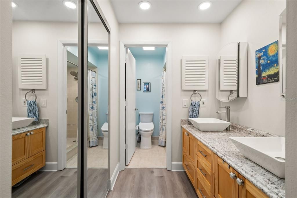 For Sale: $249,900 (2 beds, 2 baths, 1020 Square Feet)