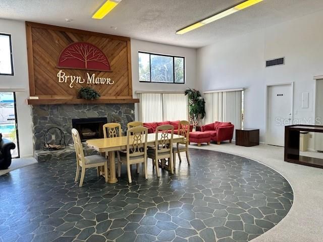 For Sale: $249,900 (2 beds, 2 baths, 1020 Square Feet)