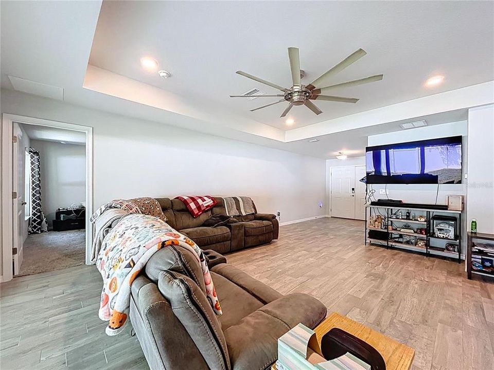 For Sale: $379,000 (3 beds, 2 baths, 1850 Square Feet)