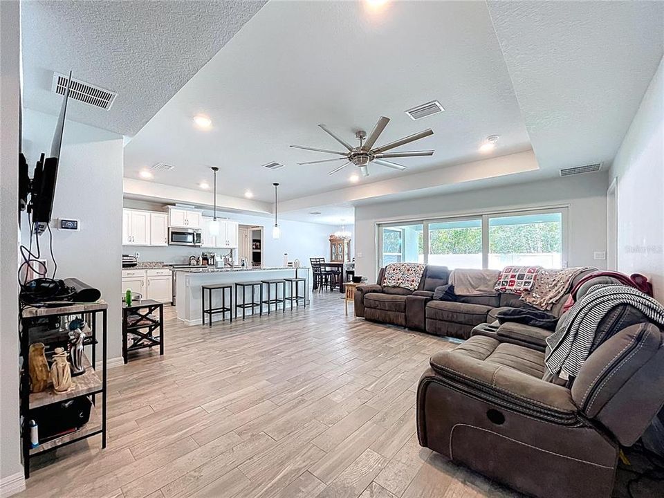 For Sale: $379,000 (3 beds, 2 baths, 1850 Square Feet)