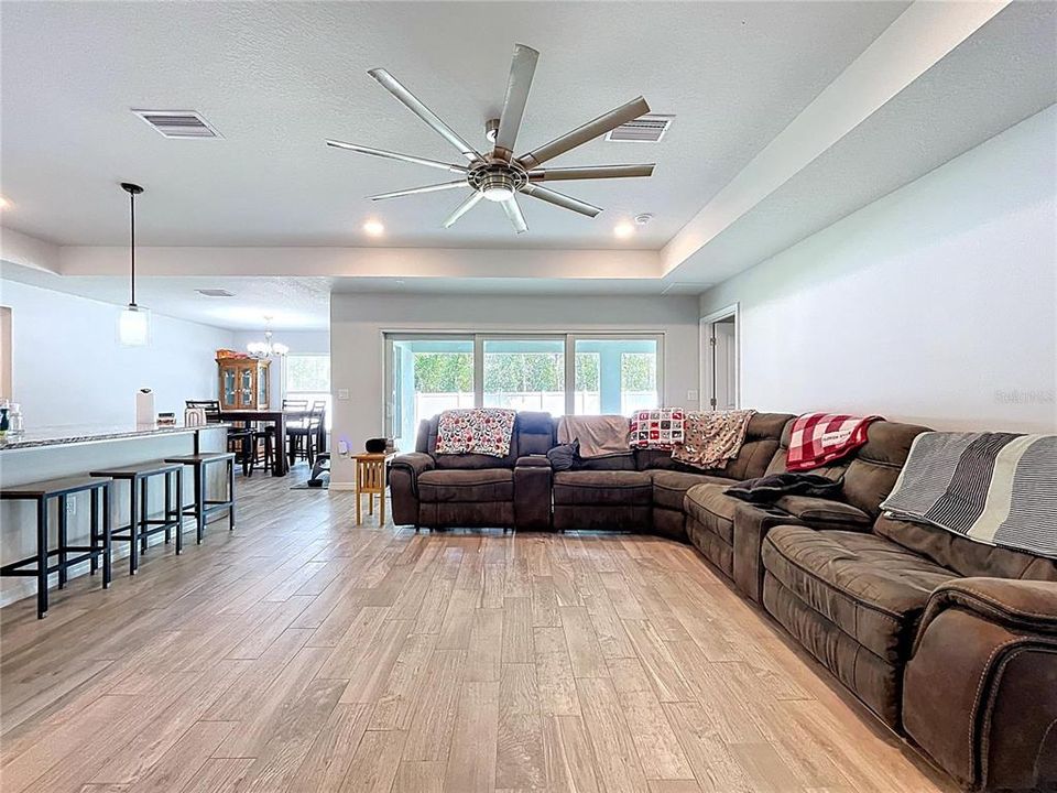 For Sale: $379,000 (3 beds, 2 baths, 1850 Square Feet)