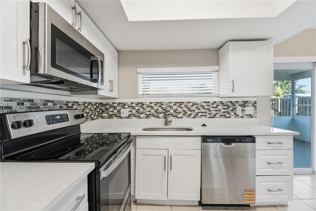 На продажу: $449,900 (3 спален, 2 ванн, 1360 Квадратных фут)