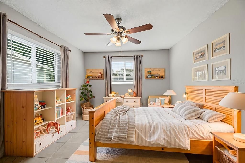 На продажу: $449,900 (3 спален, 2 ванн, 1360 Квадратных фут)