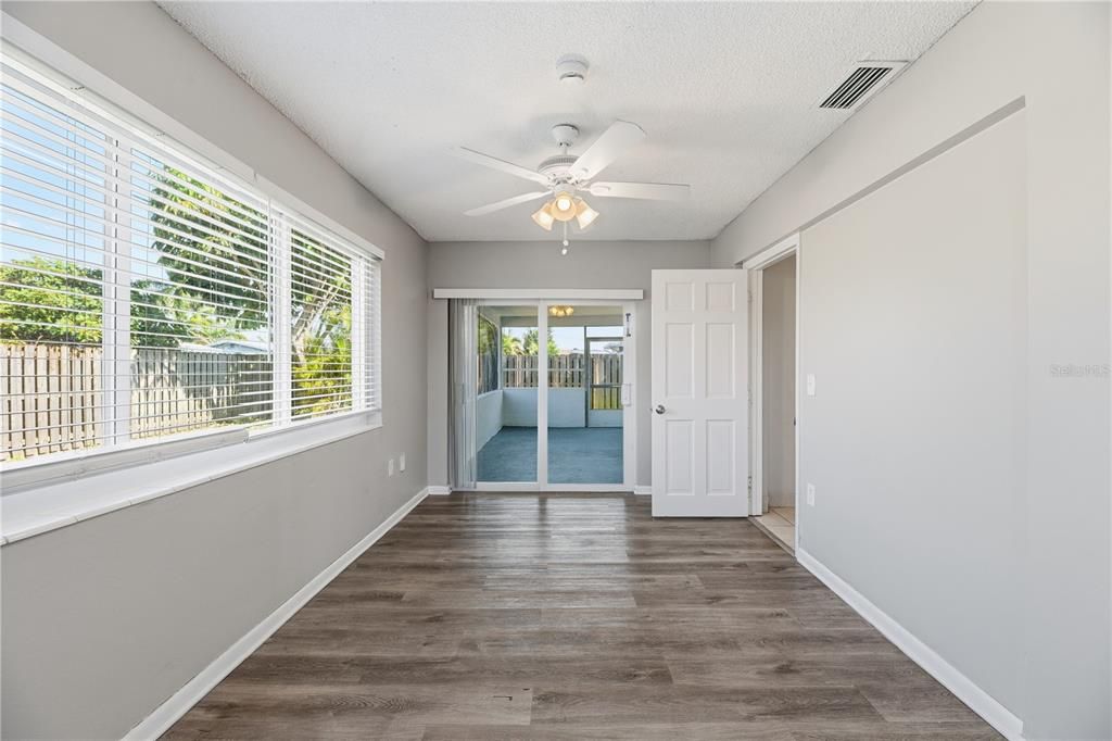 На продажу: $449,900 (3 спален, 2 ванн, 1360 Квадратных фут)