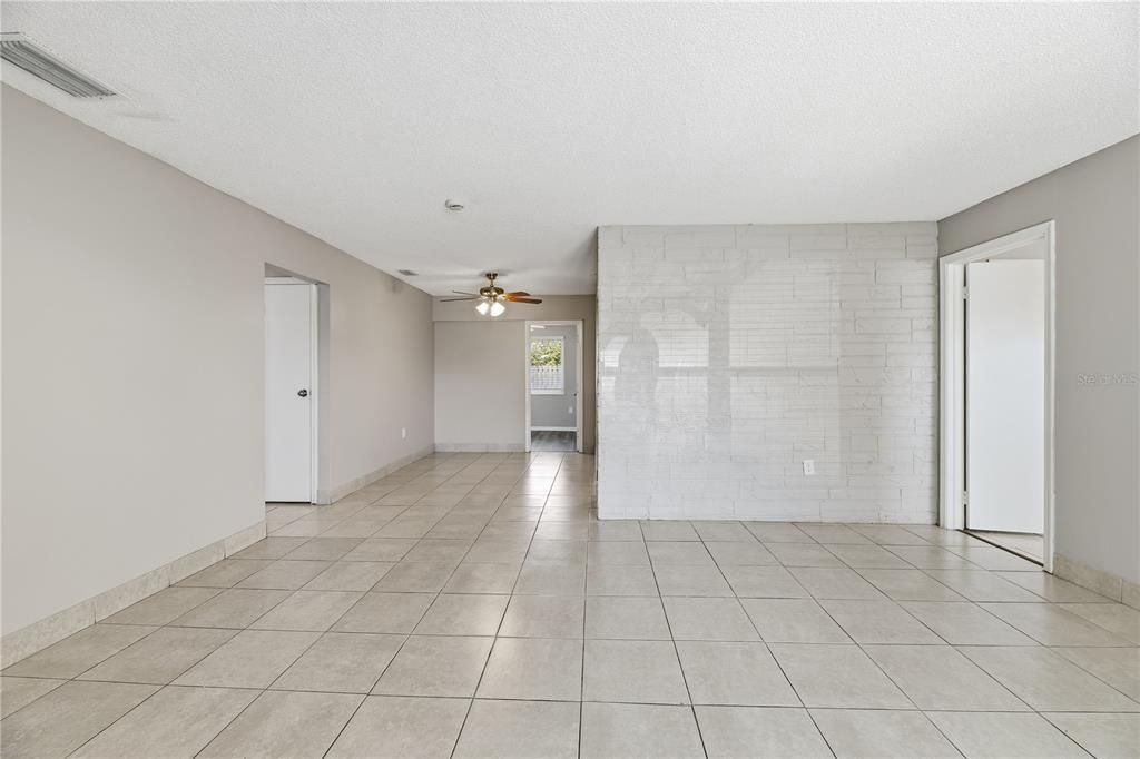 На продажу: $449,900 (3 спален, 2 ванн, 1360 Квадратных фут)