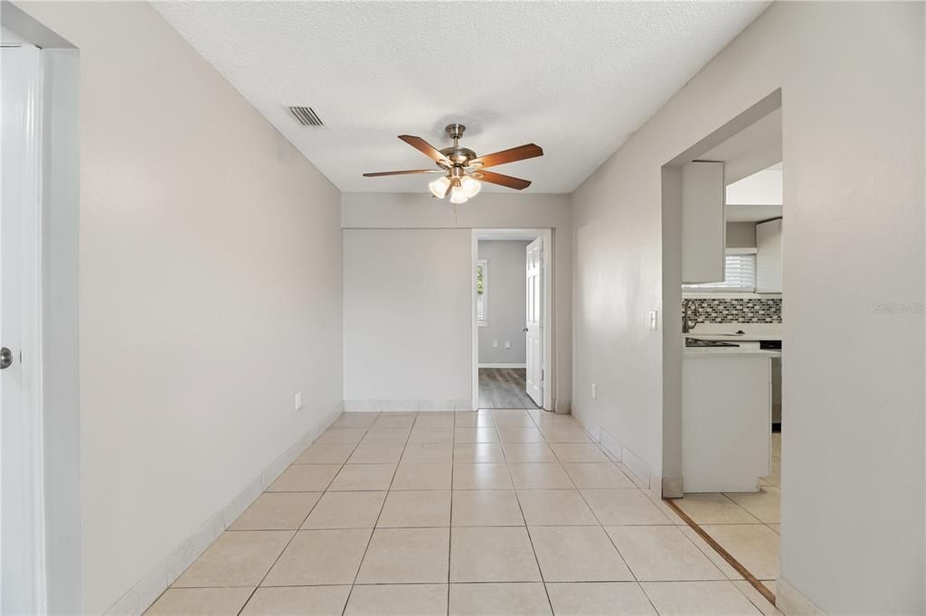 На продажу: $449,900 (3 спален, 2 ванн, 1360 Квадратных фут)