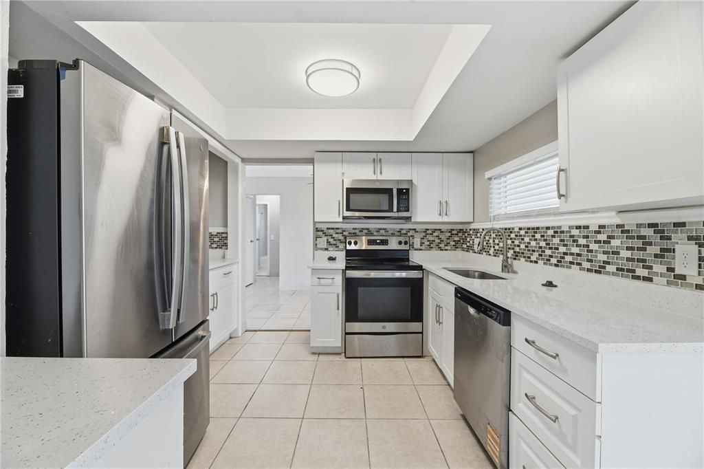 На продажу: $449,900 (3 спален, 2 ванн, 1360 Квадратных фут)