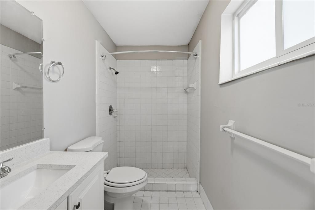 На продажу: $449,900 (3 спален, 2 ванн, 1360 Квадратных фут)