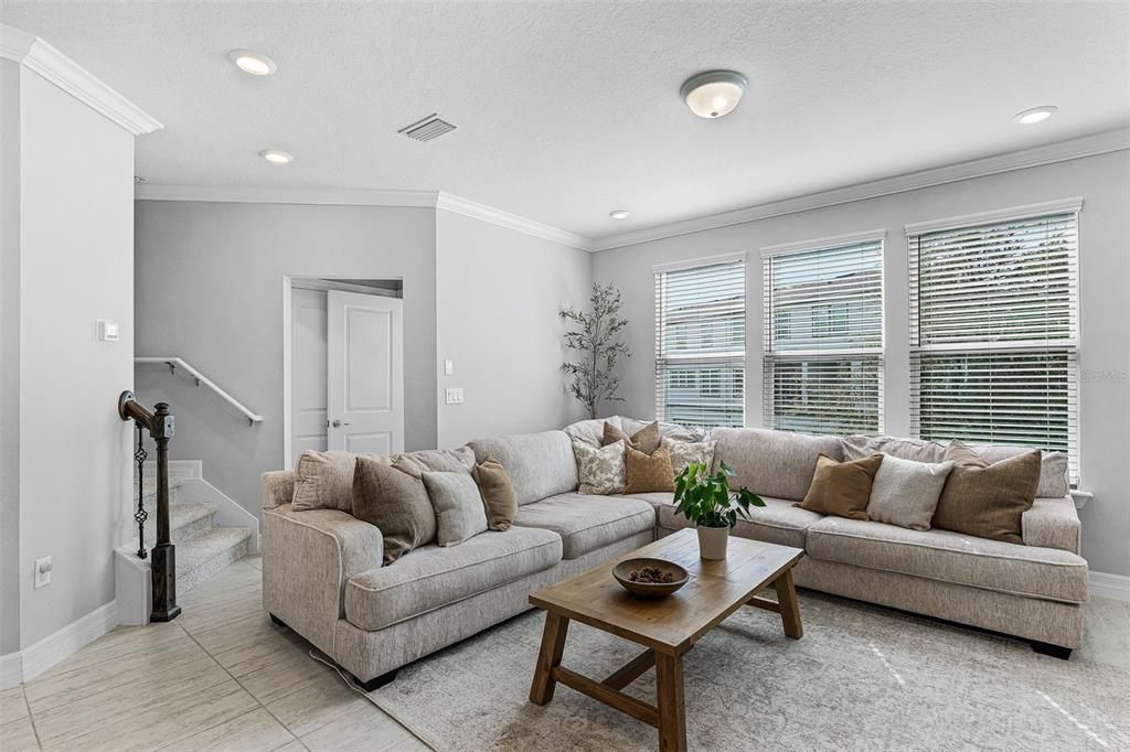 Под контрактом: $570,000 (3 спален, 3 ванн, 2136 Квадратных фут)