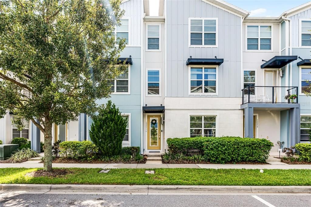 Под контрактом: $570,000 (3 спален, 3 ванн, 2136 Квадратных фут)