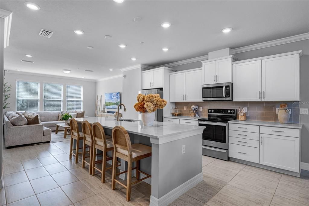 Под контрактом: $570,000 (3 спален, 3 ванн, 2136 Квадратных фут)