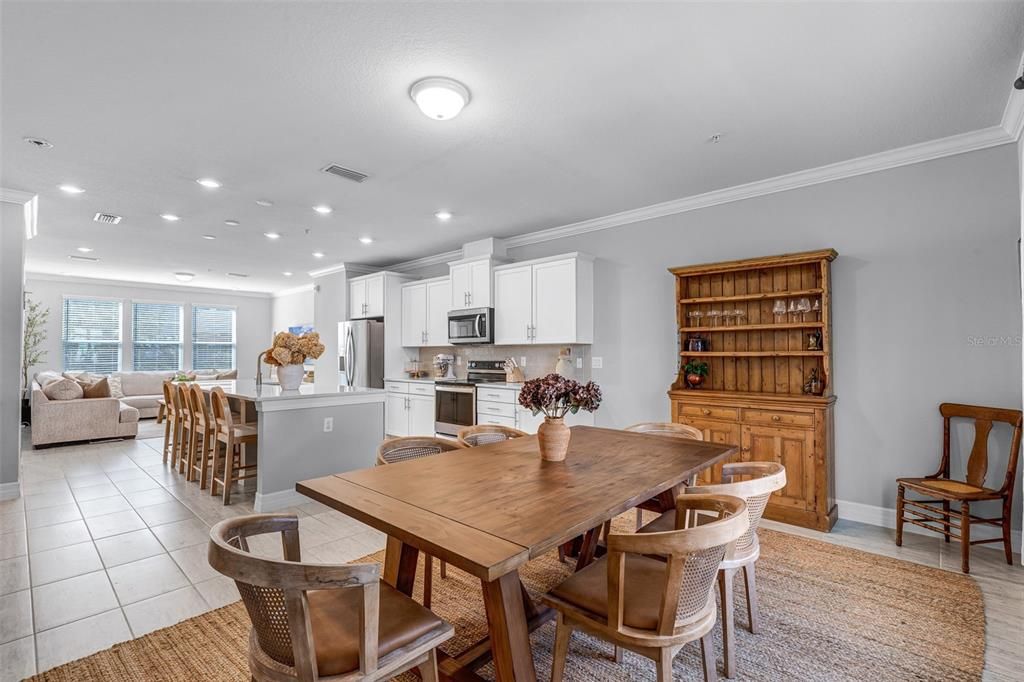 Под контрактом: $570,000 (3 спален, 3 ванн, 2136 Квадратных фут)