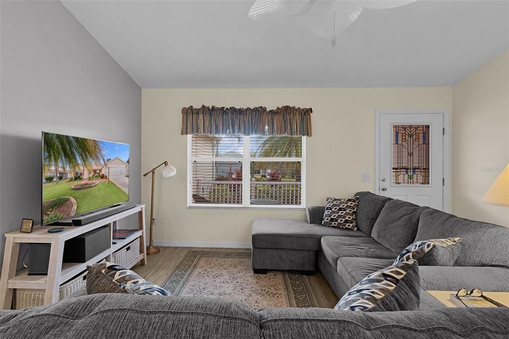 待售: $347,000 (3 贝兹, 2 浴室, 1392 平方英尺)