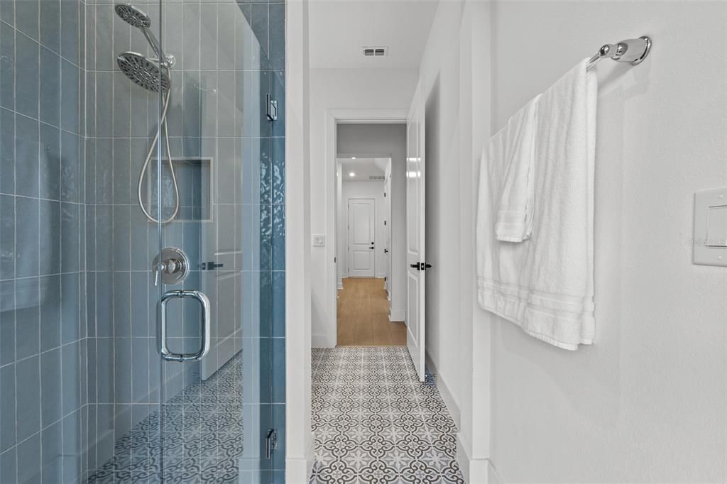 En Venta: $884,990 (4 camas, 4 baños, 4272 Pies cuadrados)