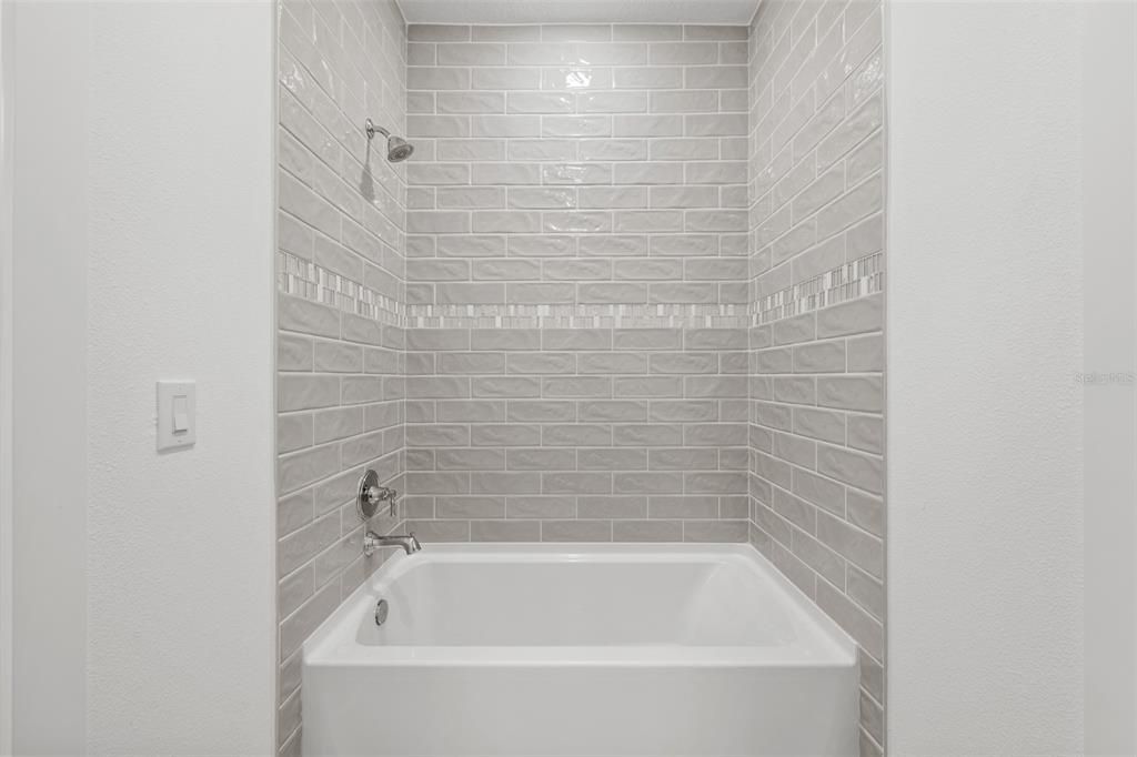 En Venta: $884,990 (4 camas, 4 baños, 4272 Pies cuadrados)