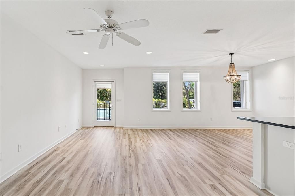 En Venta: $965,000 (3 camas, 3 baños, 1667 Pies cuadrados)