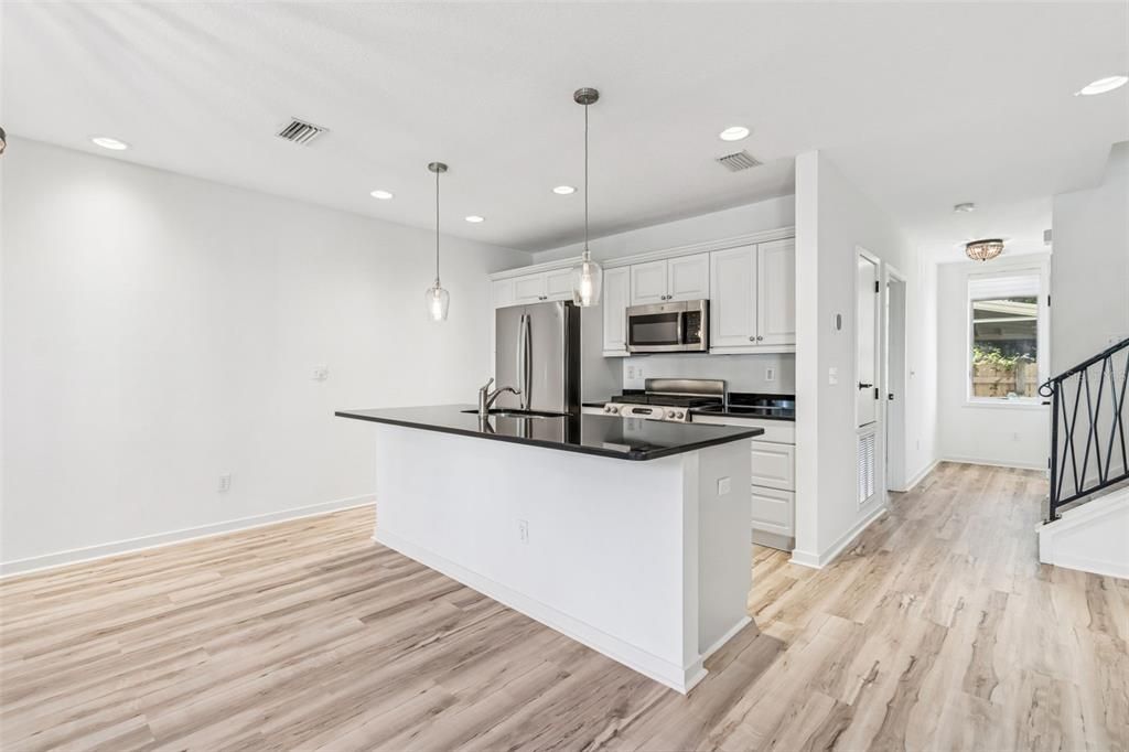 En Venta: $965,000 (3 camas, 3 baños, 1667 Pies cuadrados)