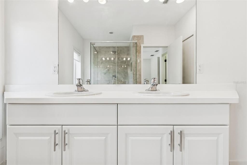 En Venta: $965,000 (3 camas, 3 baños, 1667 Pies cuadrados)