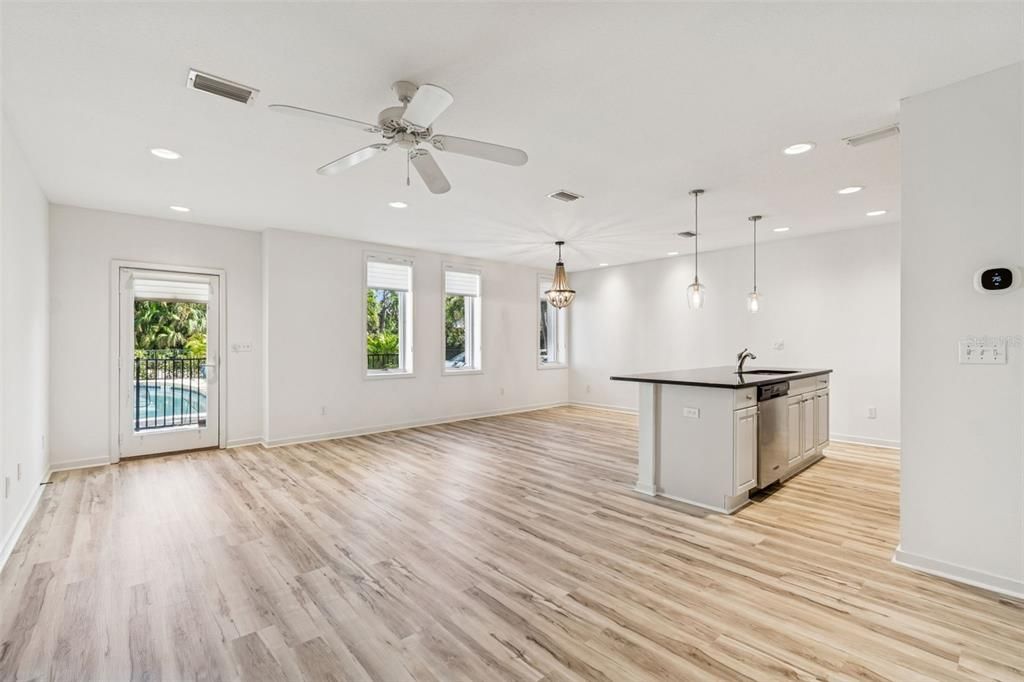 En Venta: $965,000 (3 camas, 3 baños, 1667 Pies cuadrados)