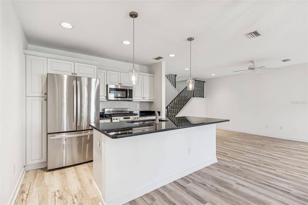 En Venta: $965,000 (3 camas, 3 baños, 1667 Pies cuadrados)