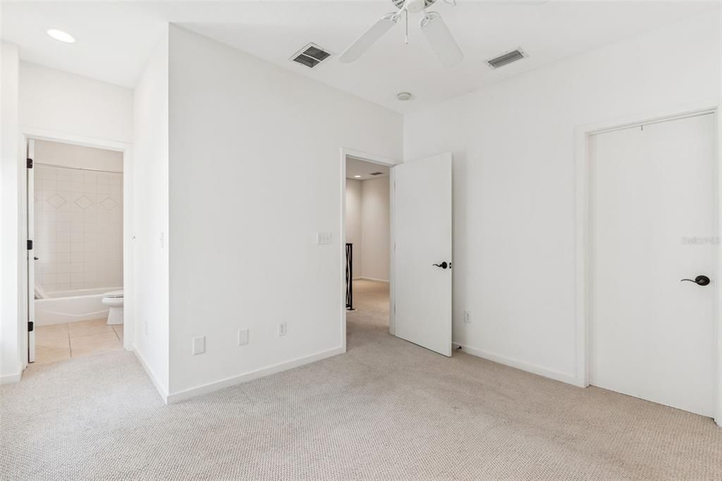 En Venta: $965,000 (3 camas, 3 baños, 1667 Pies cuadrados)