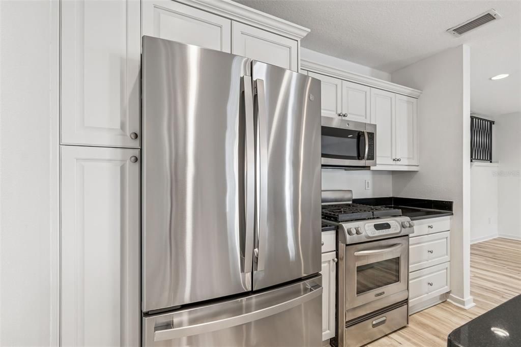 En Venta: $965,000 (3 camas, 3 baños, 1667 Pies cuadrados)