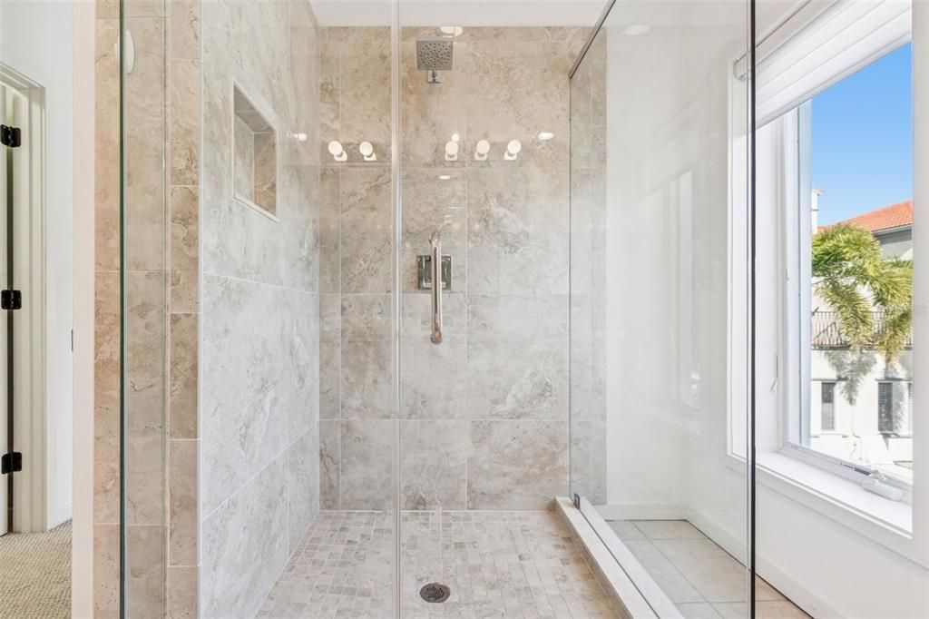 En Venta: $965,000 (3 camas, 3 baños, 1667 Pies cuadrados)