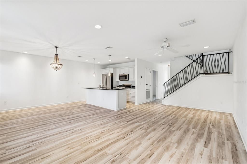 En Venta: $965,000 (3 camas, 3 baños, 1667 Pies cuadrados)