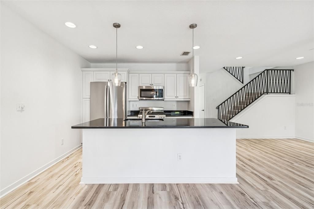 En Venta: $965,000 (3 camas, 3 baños, 1667 Pies cuadrados)