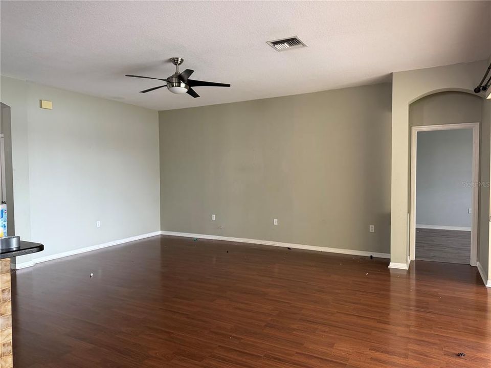 For Rent: $3,200 (4 beds, 3 baths, 2432 Square Feet)