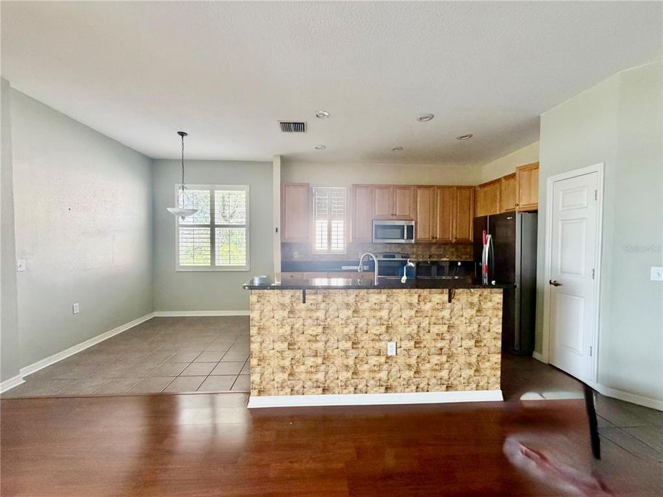 For Rent: $3,200 (4 beds, 3 baths, 2432 Square Feet)