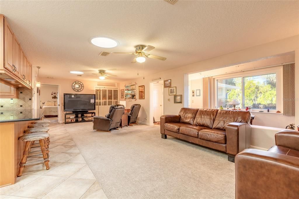 待售: $319,900 (2 贝兹, 2 浴室, 1780 平方英尺)