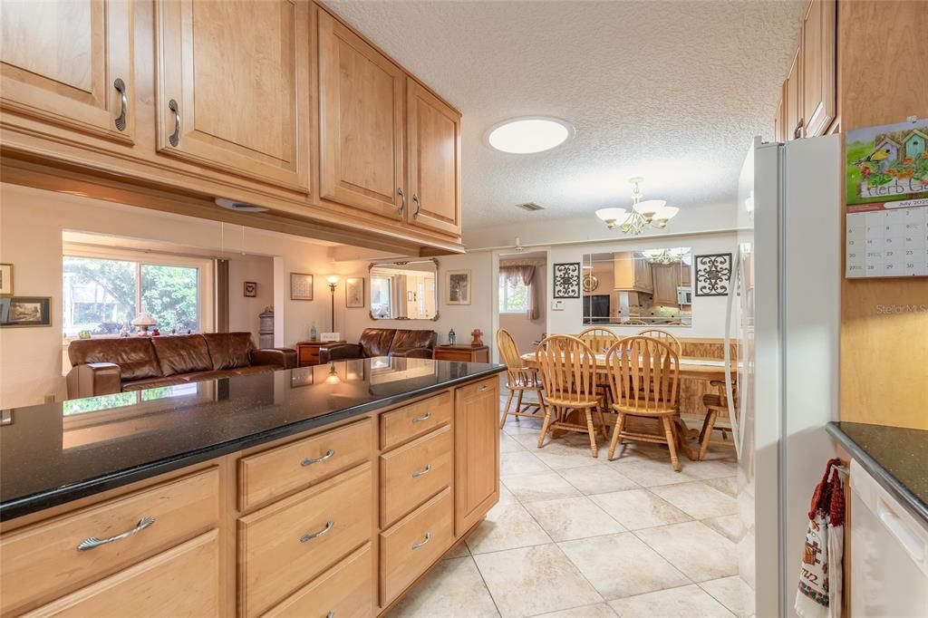 待售: $319,900 (2 贝兹, 2 浴室, 1780 平方英尺)