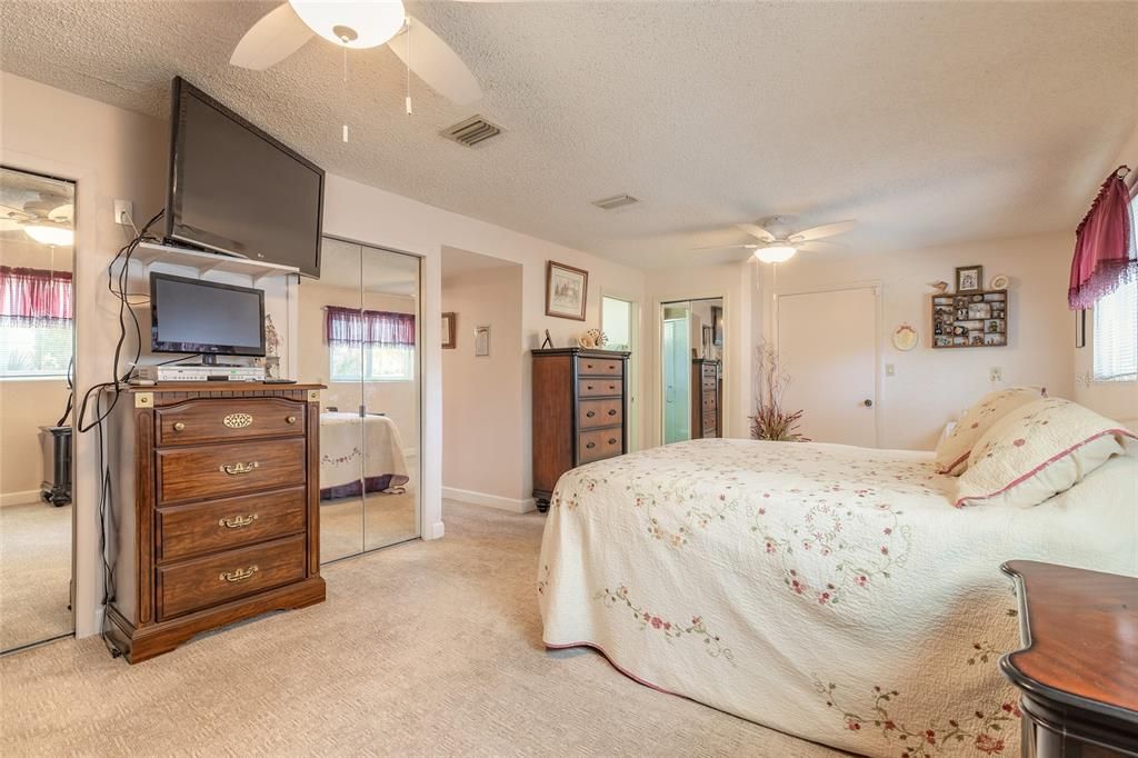 待售: $319,900 (2 贝兹, 2 浴室, 1780 平方英尺)