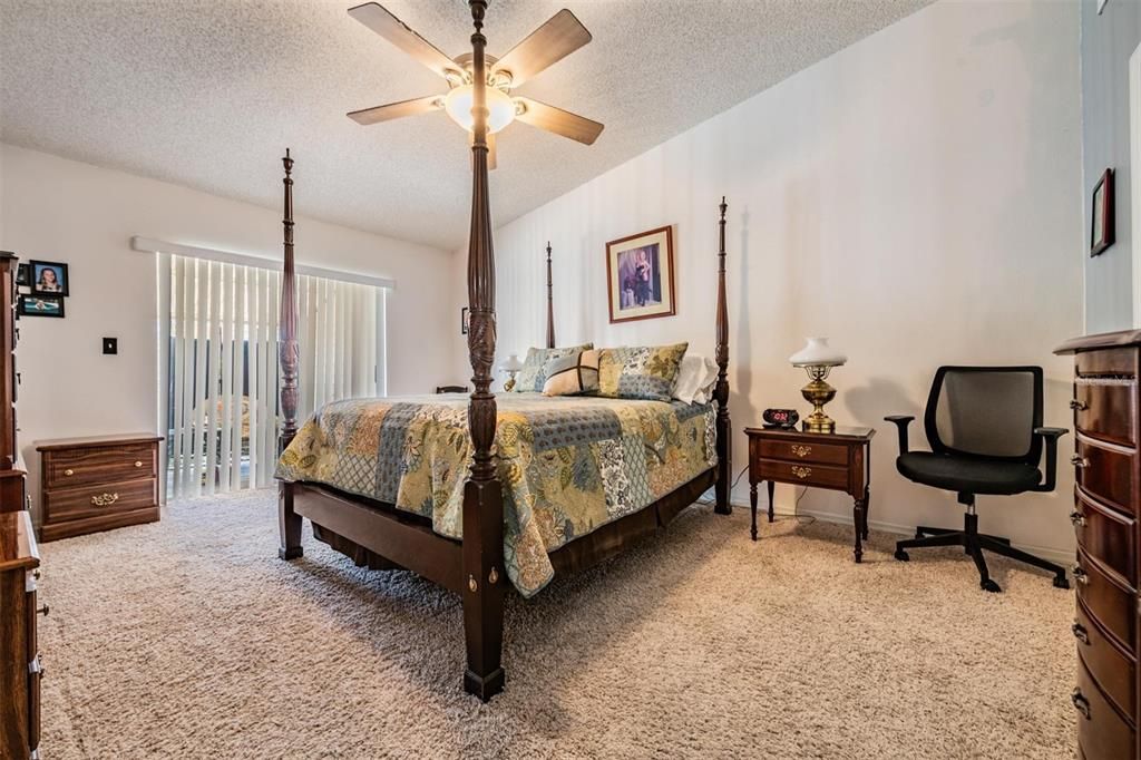 En Venta: $330,000 (3 camas, 2 baños, 1500 Pies cuadrados)