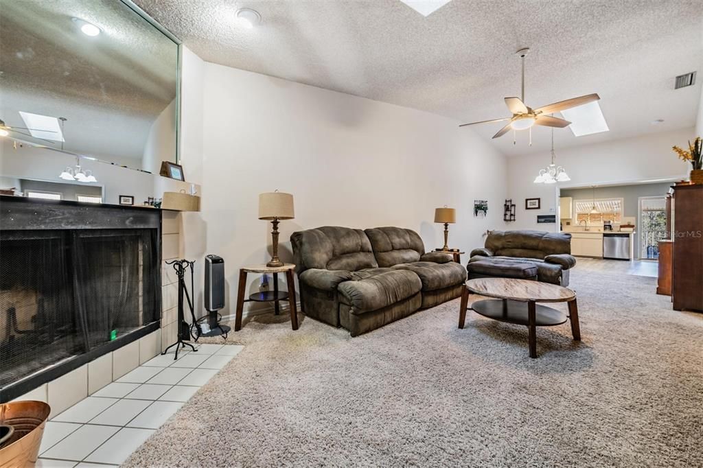 En Venta: $330,000 (3 camas, 2 baños, 1500 Pies cuadrados)