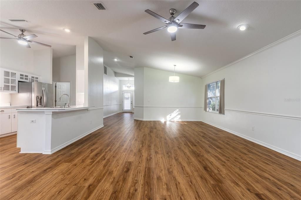 На продажу: $349,900 (3 спален, 2 ванн, 1672 Квадратных фут)