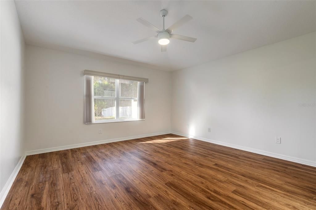 На продажу: $349,900 (3 спален, 2 ванн, 1672 Квадратных фут)