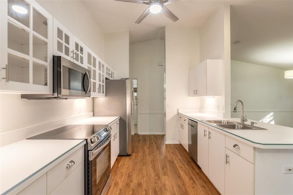 На продажу: $349,900 (3 спален, 2 ванн, 1672 Квадратных фут)