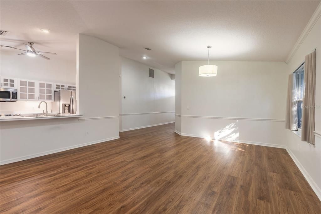 На продажу: $349,900 (3 спален, 2 ванн, 1672 Квадратных фут)