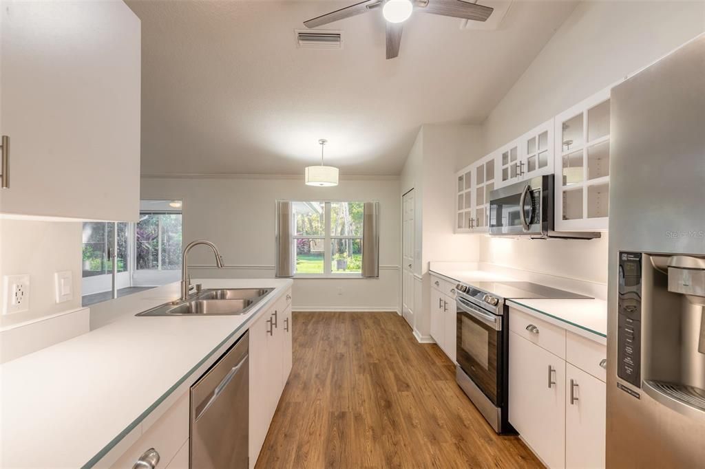 На продажу: $349,900 (3 спален, 2 ванн, 1672 Квадратных фут)